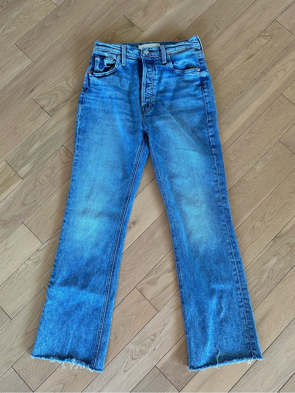 MOTHER The Tripper Flood Fray Medium Blue Denim Size 26 Jeans Raw Hem button fly